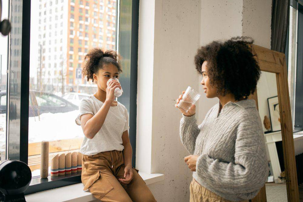 ilustrasi orangtua dan anak melakukan deep talk (pexels.com/Monstera)