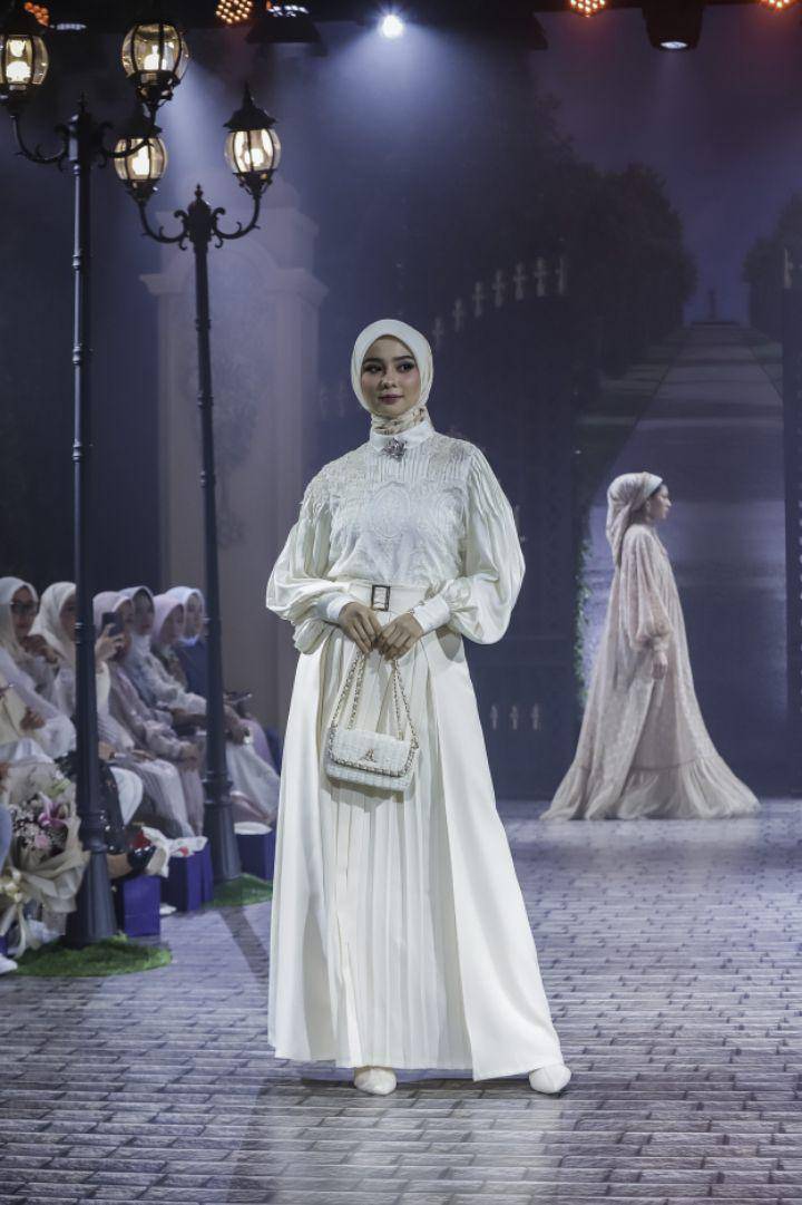Koleksi Rose and Beyond (dok. Rose and Beyond)