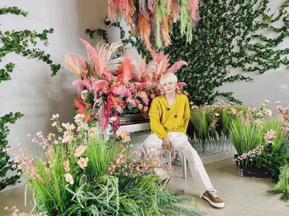 OOTD dengan knitwear ala Jeonghan SEVENTEEN (instagram.com/jeonghaniyoo_n)