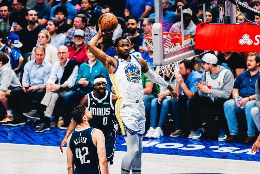Jonathan Kuminga (00) melakukan slam dunk. (instagram.com/jonathan_kuminga)