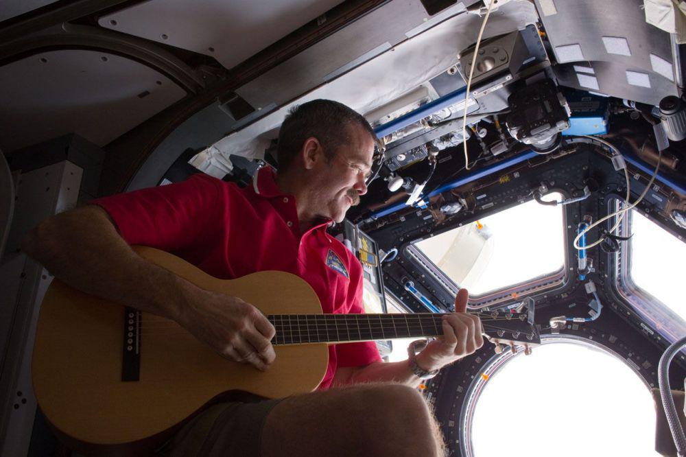 5 Fakta Chris Hadfield, Astronaut Multitalenta dari Kanada