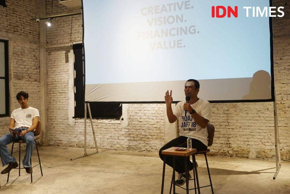Produser film Ifa Isfansyah berbicara saat roadshow Bioskop Online-JAFF di Medan (IDN Times/Doni Hermawan)