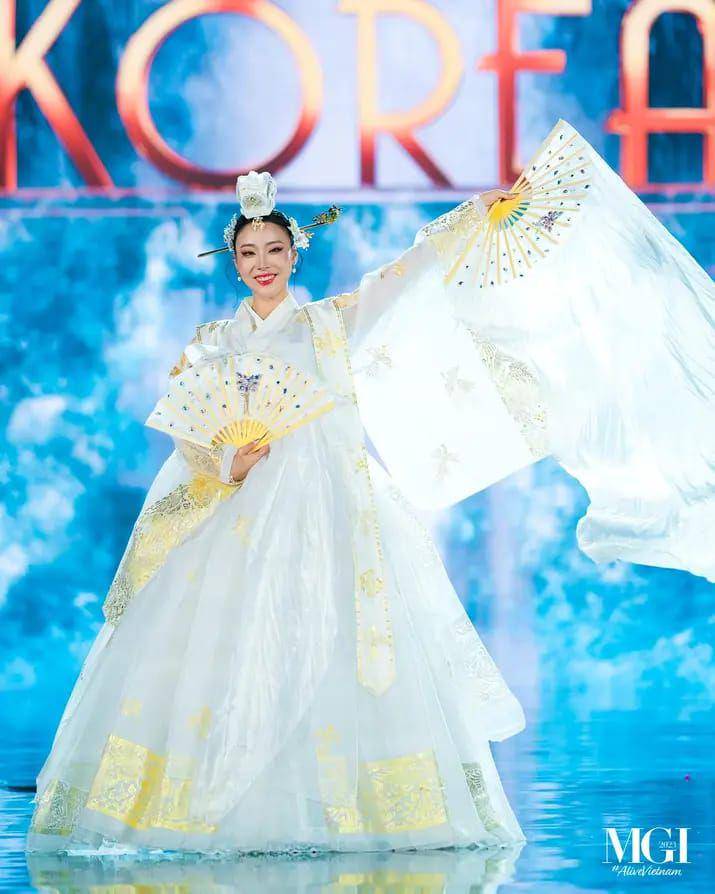 Potret Kostum Nasional dari Asia di Miss Grand International 2023 (Facebook.com/Miss Grand International)