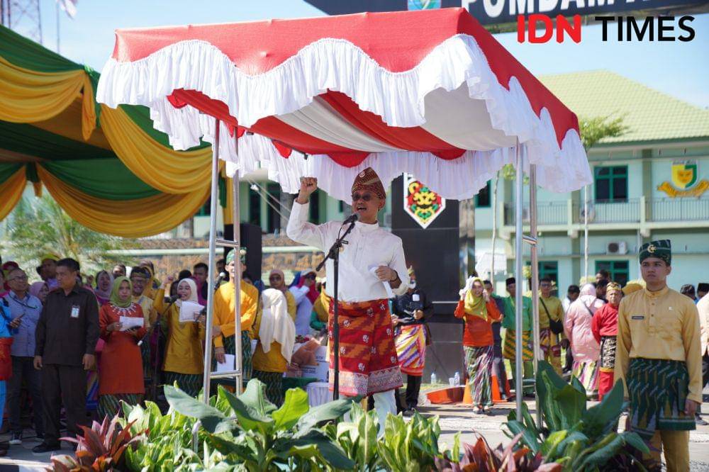 Wali Kota Pontianak, Edi Rusdi Kamtono saat puncak hari Ulang Tahun Pontianak. (IDN Times/Prokopim).