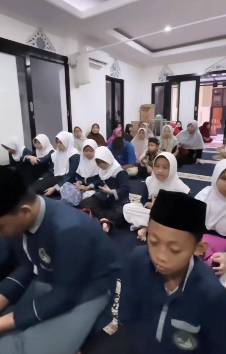 potret ultah Maggaly (Instagram.com/marcella.zalianty)
