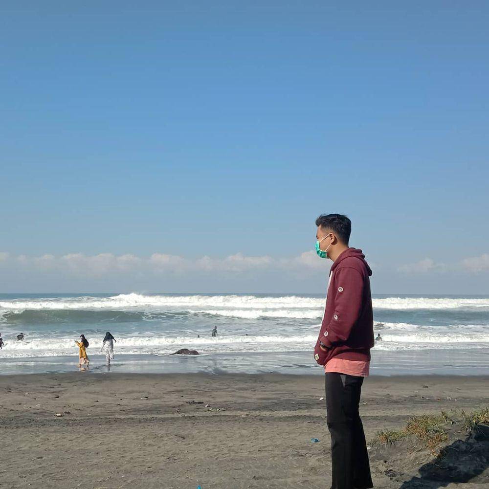 Pantai Cemara Cipanglay, Cianjur (instagram.com/kurniawanarby18)