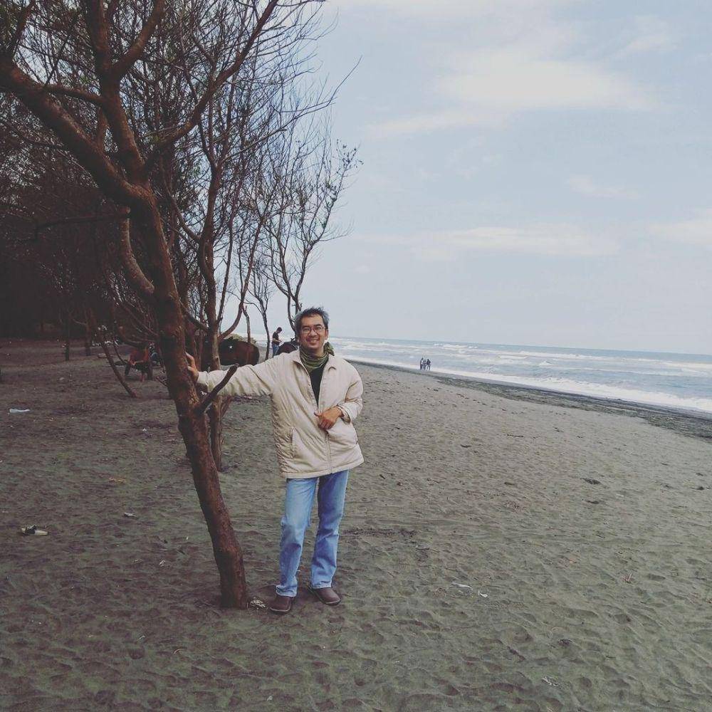 Pantai Cemara Cipanglay, Cianjur (instagram.com/herrymansenjaya_)