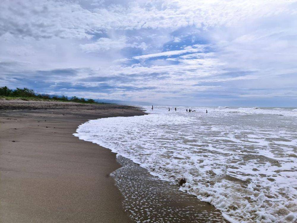 Pantai Cemara Cipanglay, Cianjur (instagram.com/wen.de2)
