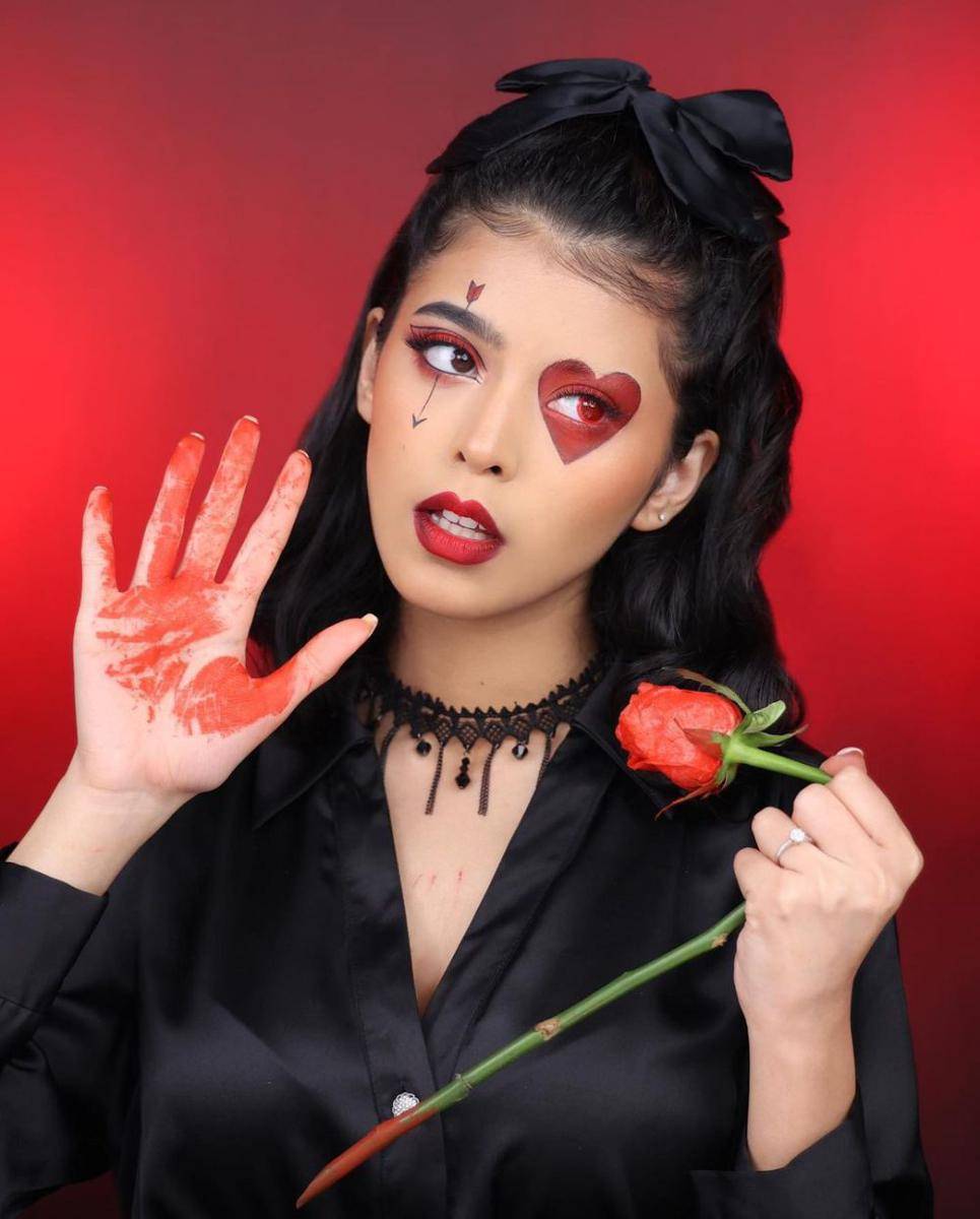 inspirasi makeup halloween Jharna Bhagwani (instagram.com/jharnabhagwani)