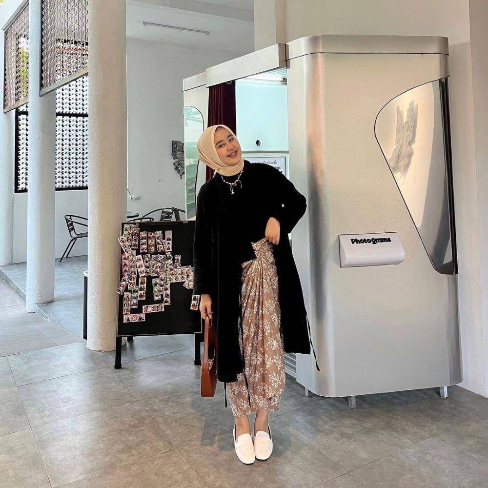 inspirasi OOTD ala Meilan Indrajati (instagram.com/meilanindraa)