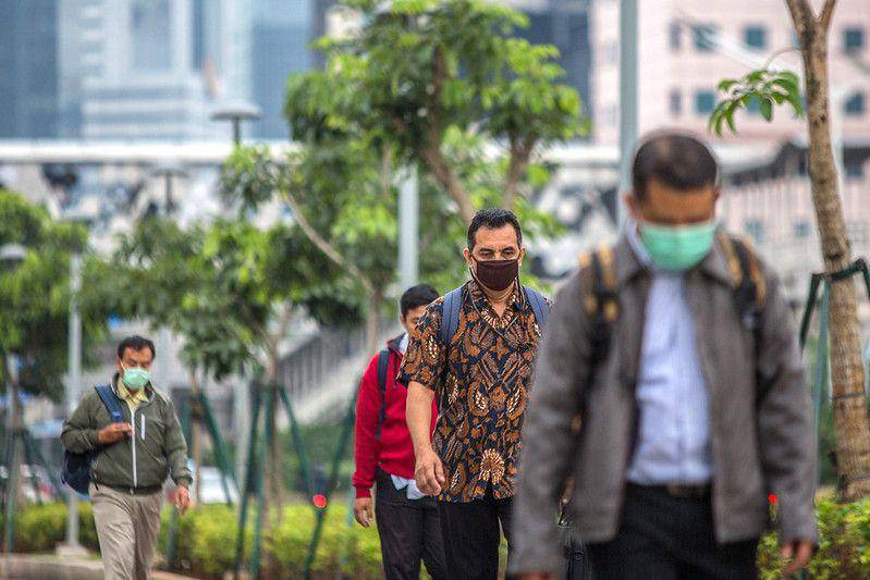 ilustrasi menggunakan masker untuk mencegah dampak negatif polusi udara (flickr.com/Asian Development Bank)