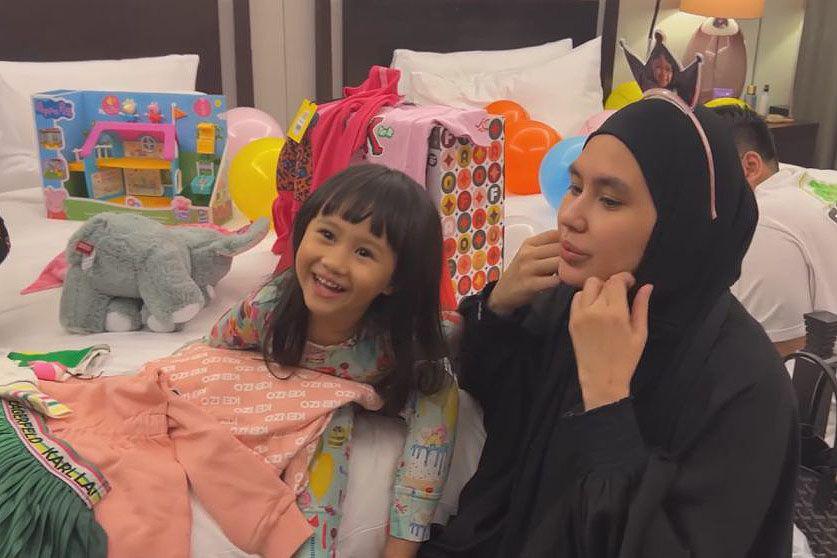 7 Potret Ulang Tahun ke-4 Anak Kartika Putri, Dirayakan Sederhana