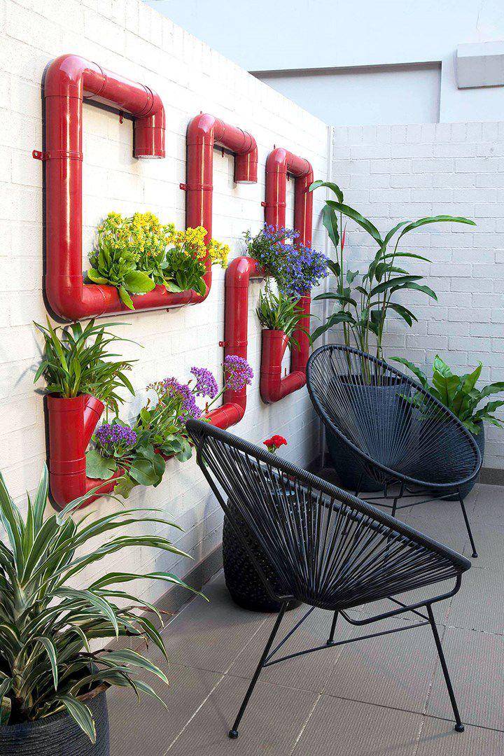 ilustrasi vertical garden dari pipa PVC (bhg.com.au/Better Homes dan Gardens)