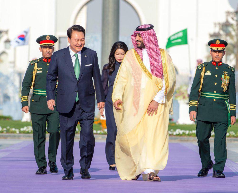 Presiden Korsel Yoon Suk Yeol dan Pangeran MBS (Twitter.com/Foreign Ministry)