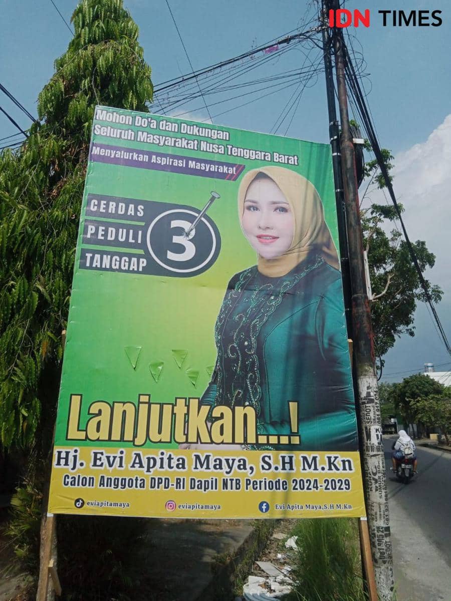 Foto balon DPD RI Dapil NTB Evi Apita Maya yang dipersoalkan Aliansi Pemuda Pemerhati Penegakan Hukum NTB karena dinilai terlalu cantik. (IDN Times/Muhammad Nasir)