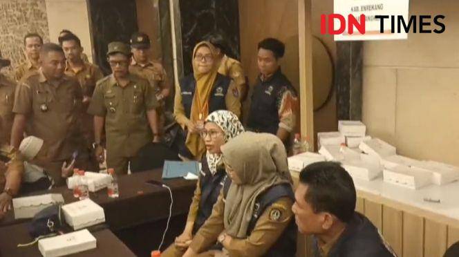 Para oknum kepala desa ribut -ribut gara-gara SPPD tidak dibagikan saat rapat forkopimda Sulsel di Hotel Claro, Makassar, Senin (23/10/2023). IDN Times/Asrhawi Muin