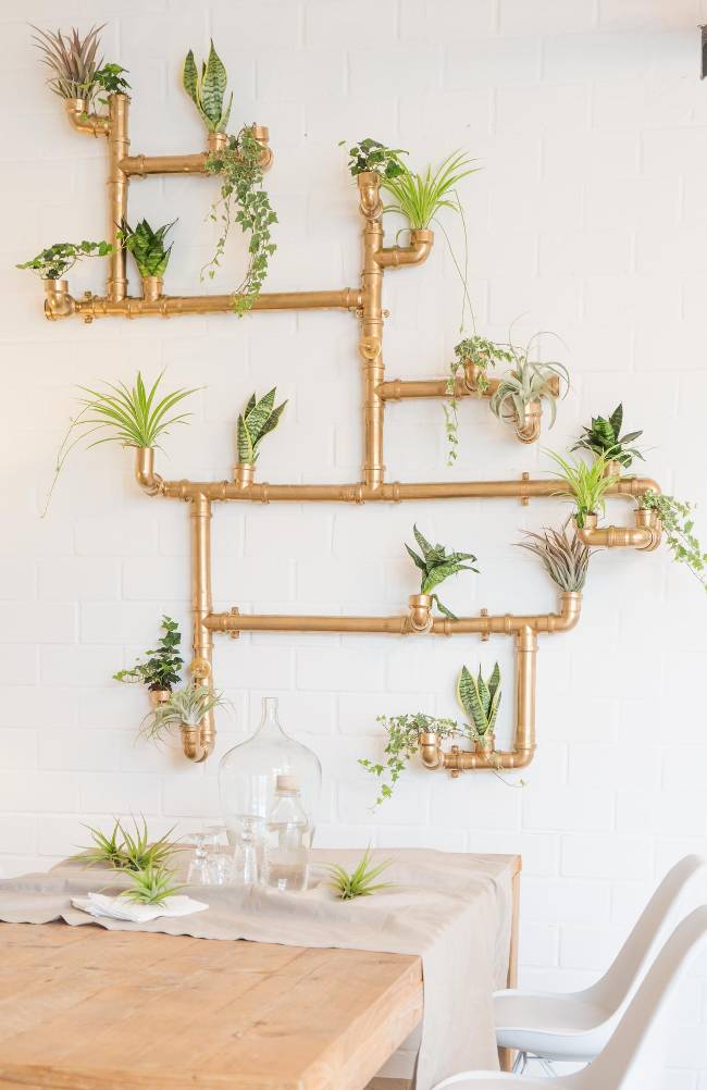 ilustrasi vertical garden dari pipa PVC (makeitboho.de)