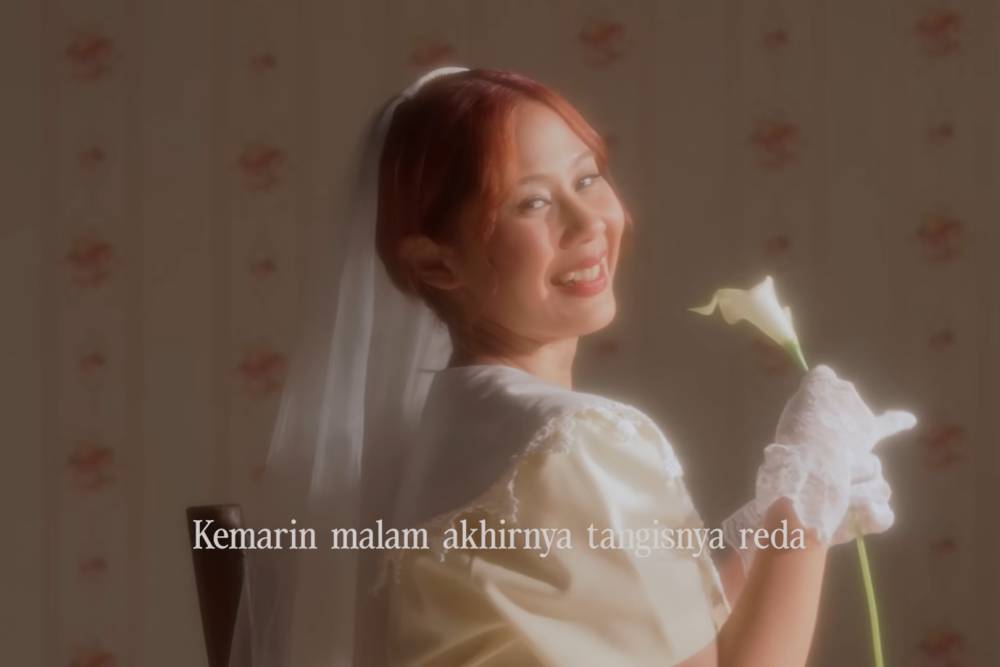Nadin Amizah dalam MV Nadin Amizah (YouTube.com/Nadin Amizah)