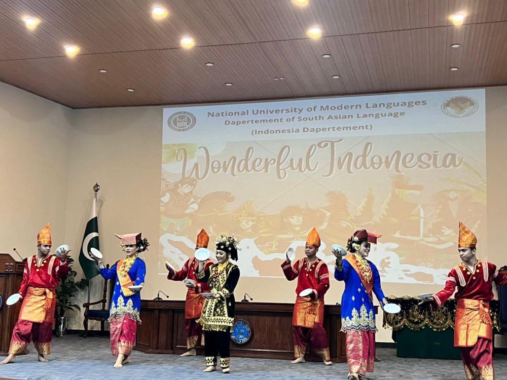 Budaya Sumatra Barat Memukau Warga Pakistan