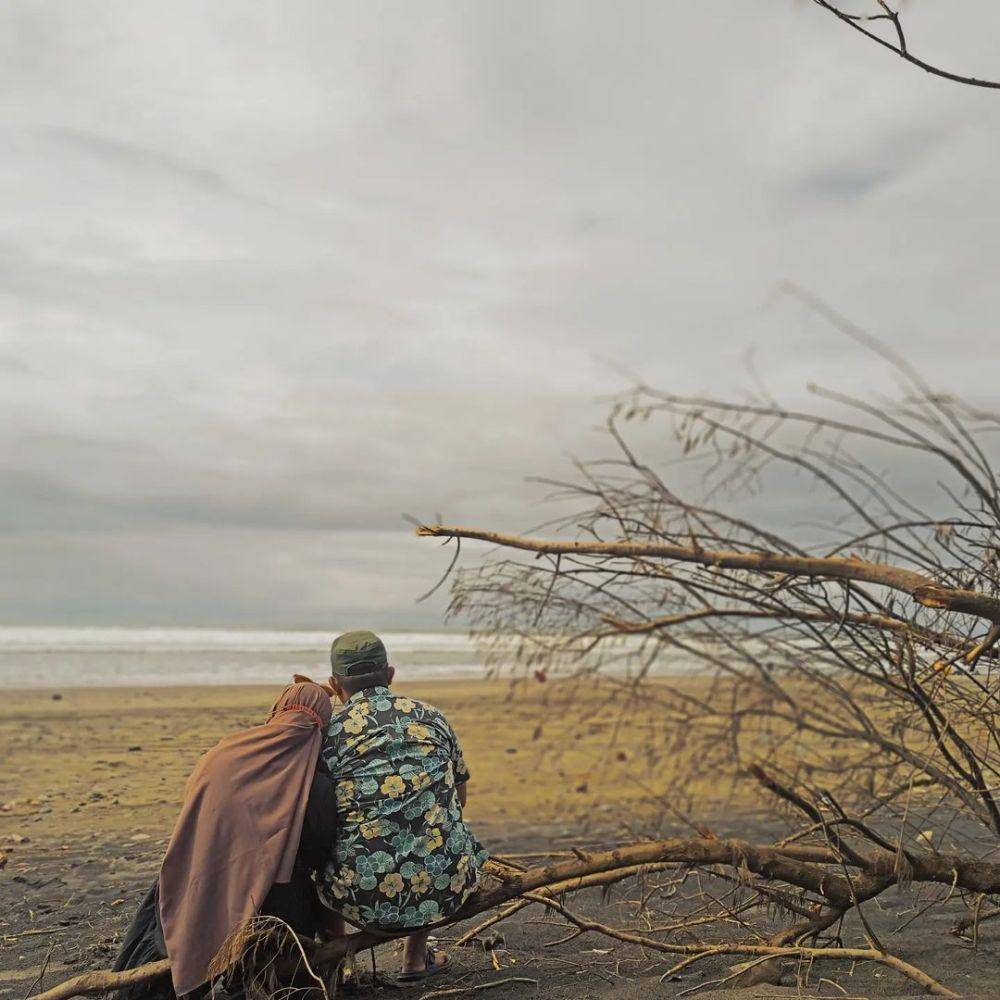Pantai Cemara Cipanglay, Cianjur (instagram.com/firman_fuad11)