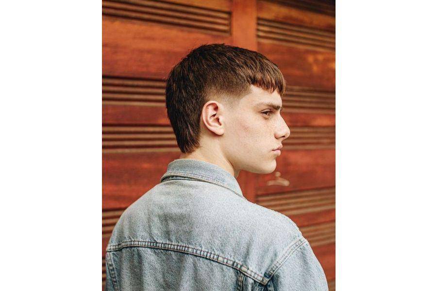 Short hair mullet (pinterest.com)