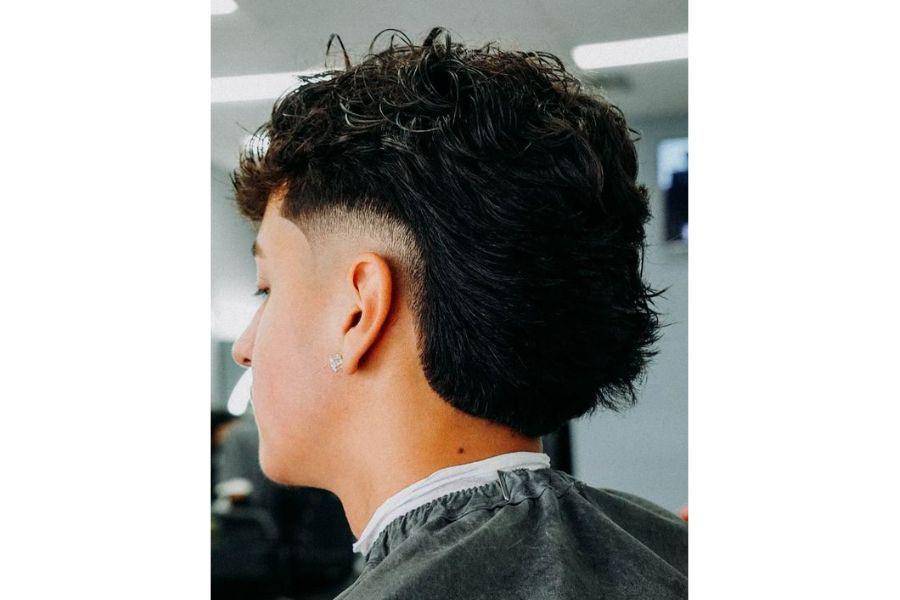 Burst fade mullet (pinterest.com)