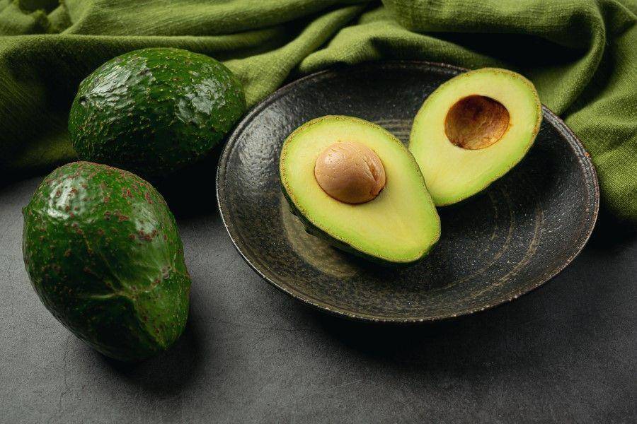 ilustrasi avocado (freepik.com/Jcomp)