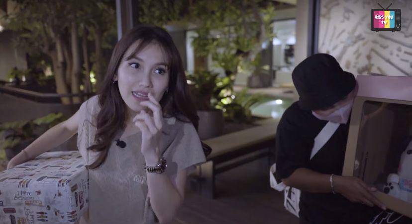 potret Ayu Ting Ting beri kejutan ulang tahun Boy William (youtube.com/Qiss You TV)