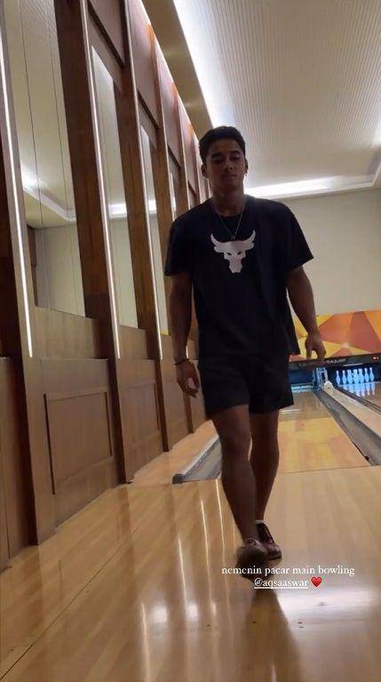 potret Keanu main bowling (instagram.com/keanuagl)