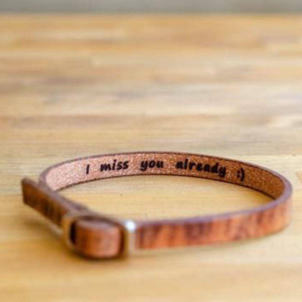 ilustrasi gelang kulit (goodhousekeeping.com)