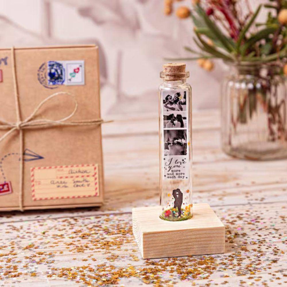 ilustrasi foto di dalam botol kaca (etsy.com)
