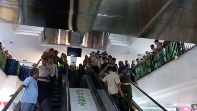 PD Pasar menyosialisasikan terkait kepengelolaan kepada pedagang Pasar Butung Makassar, Selasa (24/10/2023). Dok. IDN Times/Istimewa