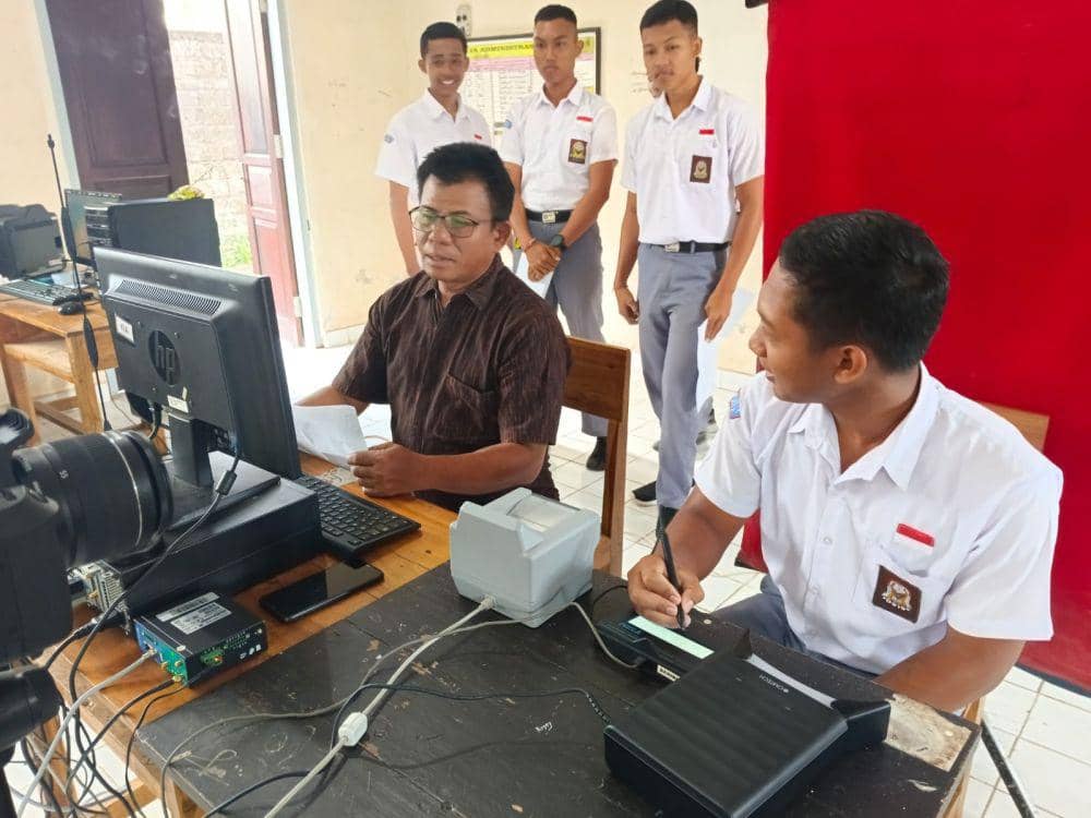 Disdukcapil Jemput Bola Rekam eKTP Pemilih Pemula di Tabanan