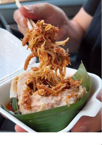 Lumpia basah Bandung di Jalan Tenggilis Mejoyo Surabaya. Instagram/surabayafoodies