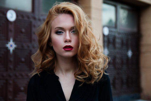5 Zodiak Perempuan dengan Tatapan Mata Tajam, Bikin Keder!