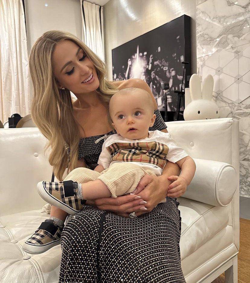 potret Paris Hilton dan anaknya (instagram.com/parishilton)