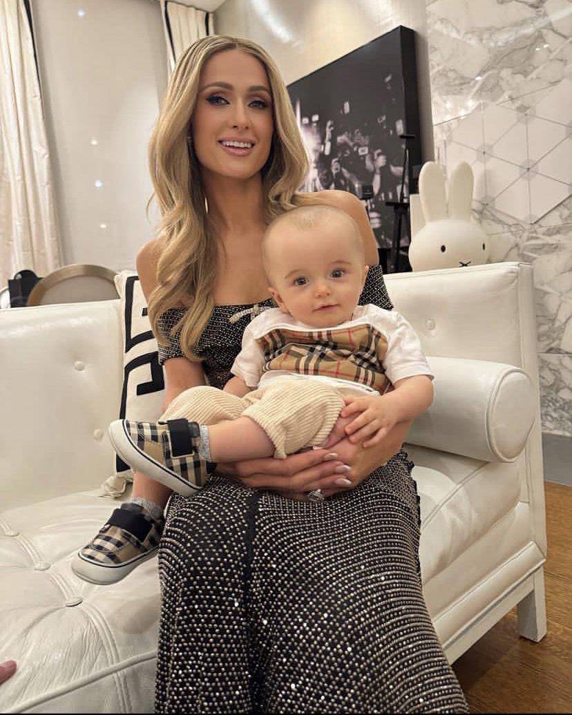 potret Paris Hilton dan anaknya (instagram.com/parishilton)