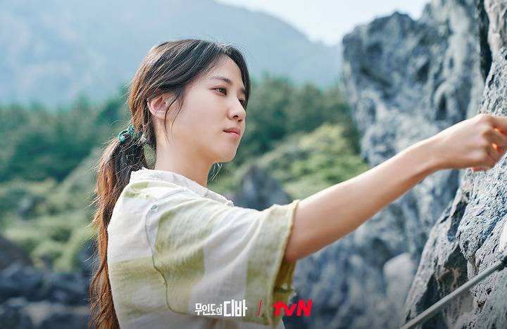 Park Eun Bin sebagai Seo Mok Ha di drakor Castaway Diva (instagram.com/tvn_drama)