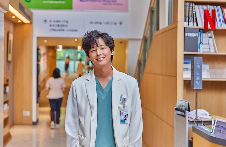 Yeon Woo Jin di drakor Daily Dose of Sunshine (instagram.com/netflixkr)