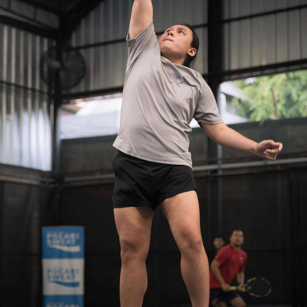 potret Keanu main tenis (instagram.com/keanuagl)