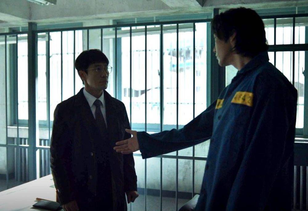 Han Dong Soo (Shin Ha Kyun) dan Seo Do Young (Kim Young Kwang) di drakor Evilive (instagram.com/channel.ena.d)