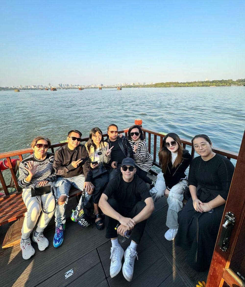 potret Natasha Wilona dan keluarga (instagram.com/natashawilona12)