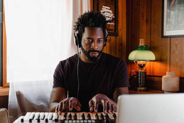 Ilustrasi pemusik (unsplash.com/Soundtrap)