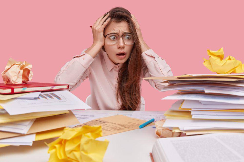 ilustrasi overload informasi (freepik.com/freepik)