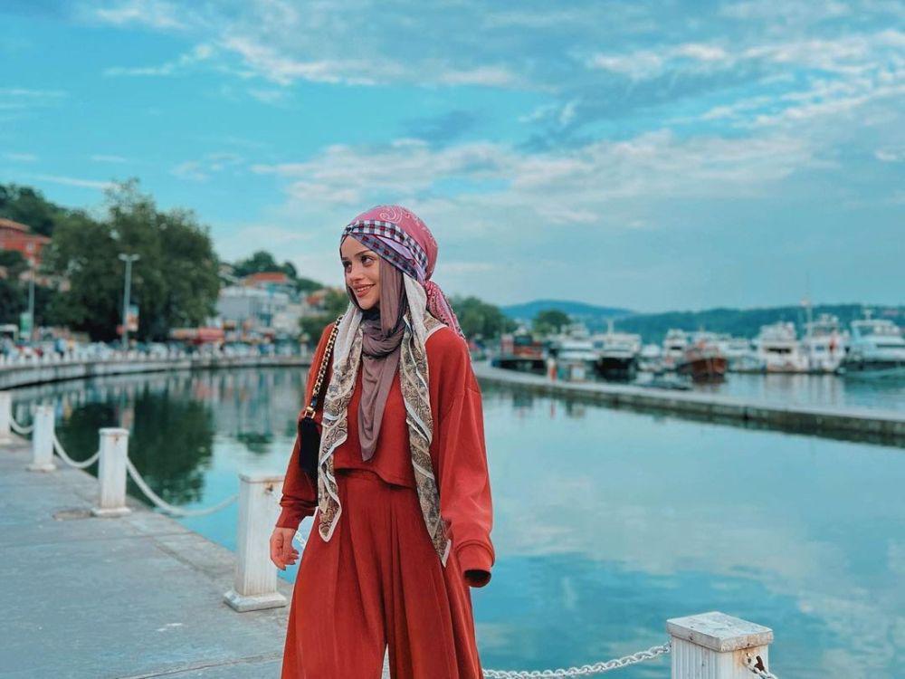 10 Gaya Hijab Koki TikTok Abir El Saghir, Berani Tampil Beda