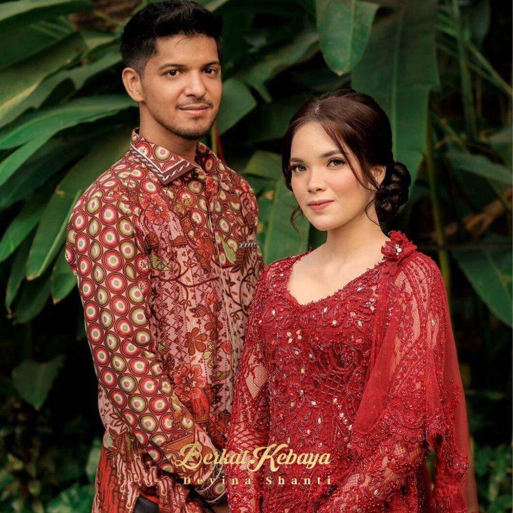makeup dan busana pernikahan ipar shireen sungkar (instagram.com/berkatkebaya)