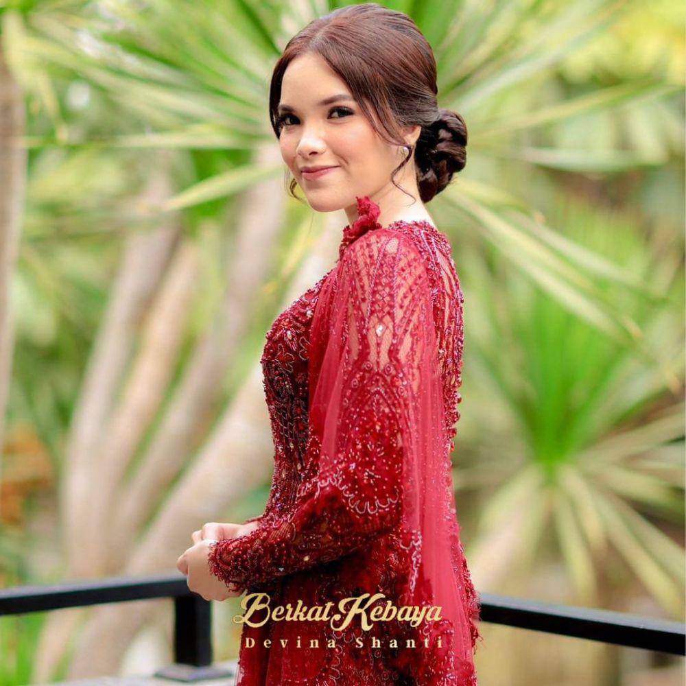 makeup dan busana pernikahan ipar shireen sungkar (instagram.com/berkatkebaya)