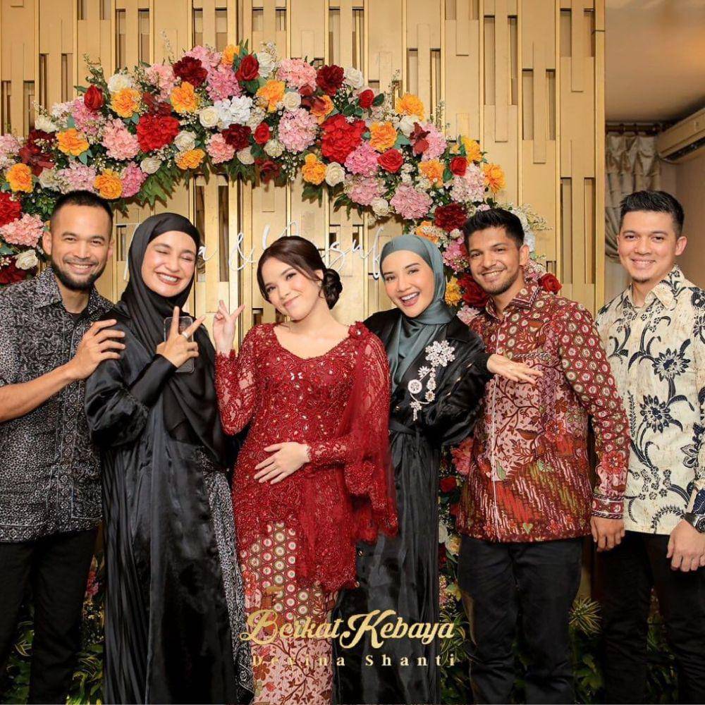 makeup dan busana pernikahan ipar shireen sungkar (instagram.com/berkatkebaya)