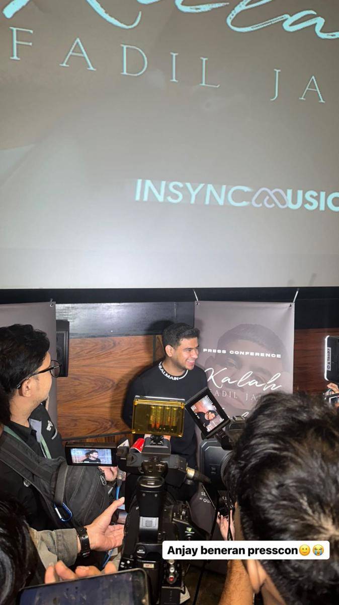 potret Fadil Jaidi konferensi pers lagu baru (instagram.com/fadiljaidi)