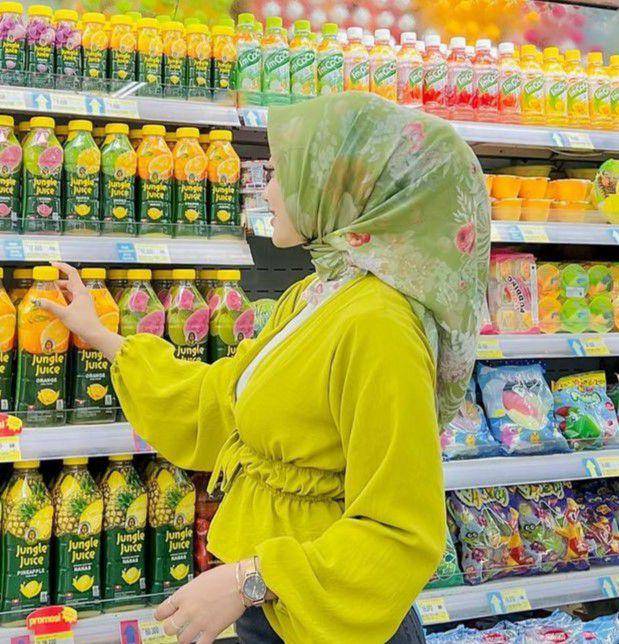 warna hijab yang cocok untuk baju kuning lemon (instagram.com/hanifadl_)